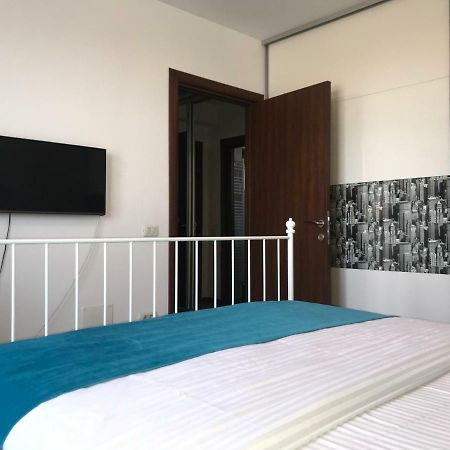 Pipera Lake View By Acme Rent Bukarest Kültér fotó